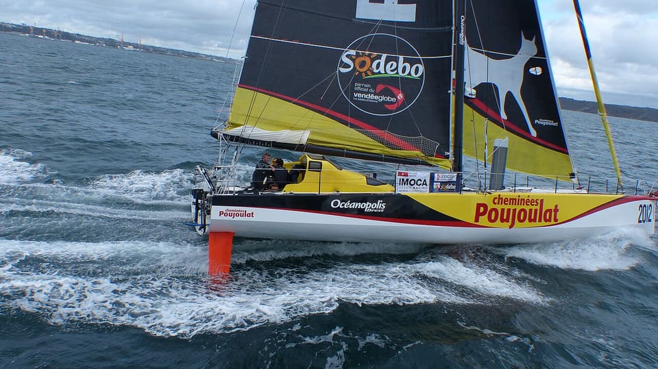 L'IMOCA Cheminées Poujoulat de Bernard Stamm, engagé dans le Vendée Globe 2012