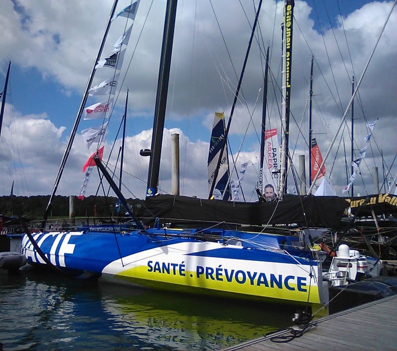 Un IMOCA amarré à Lorient La Base avant The Transat CIC 2024