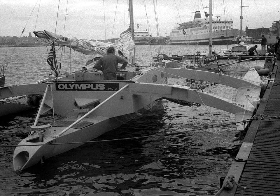 Le trimaran Olympus Photo de Mike Birch à Saint-Malo pendant la première Route du Rhum, en 1978